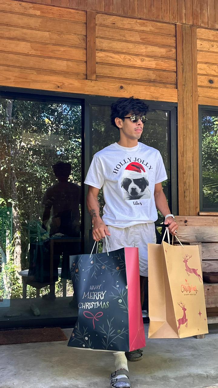 Holly Jolly Vibes- perrito