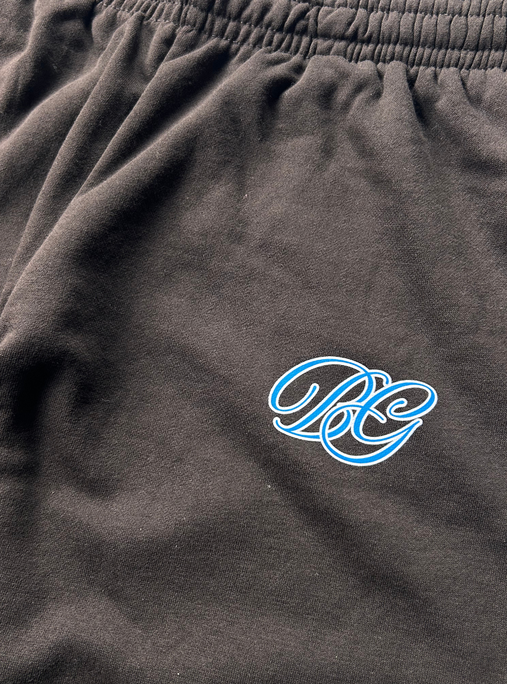 Jogger Tide by Glowart- cafe oscuro